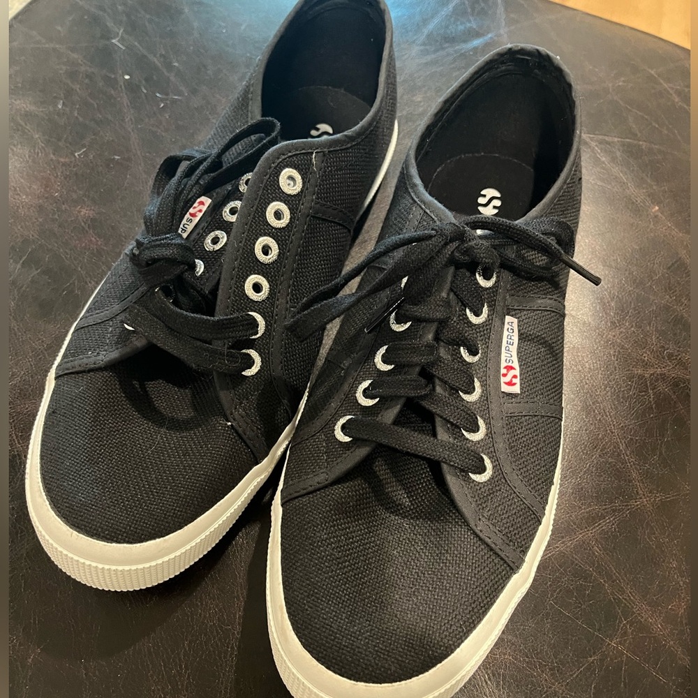 New Without Tags Superga Sneaker Mens 9.5 Womens 11